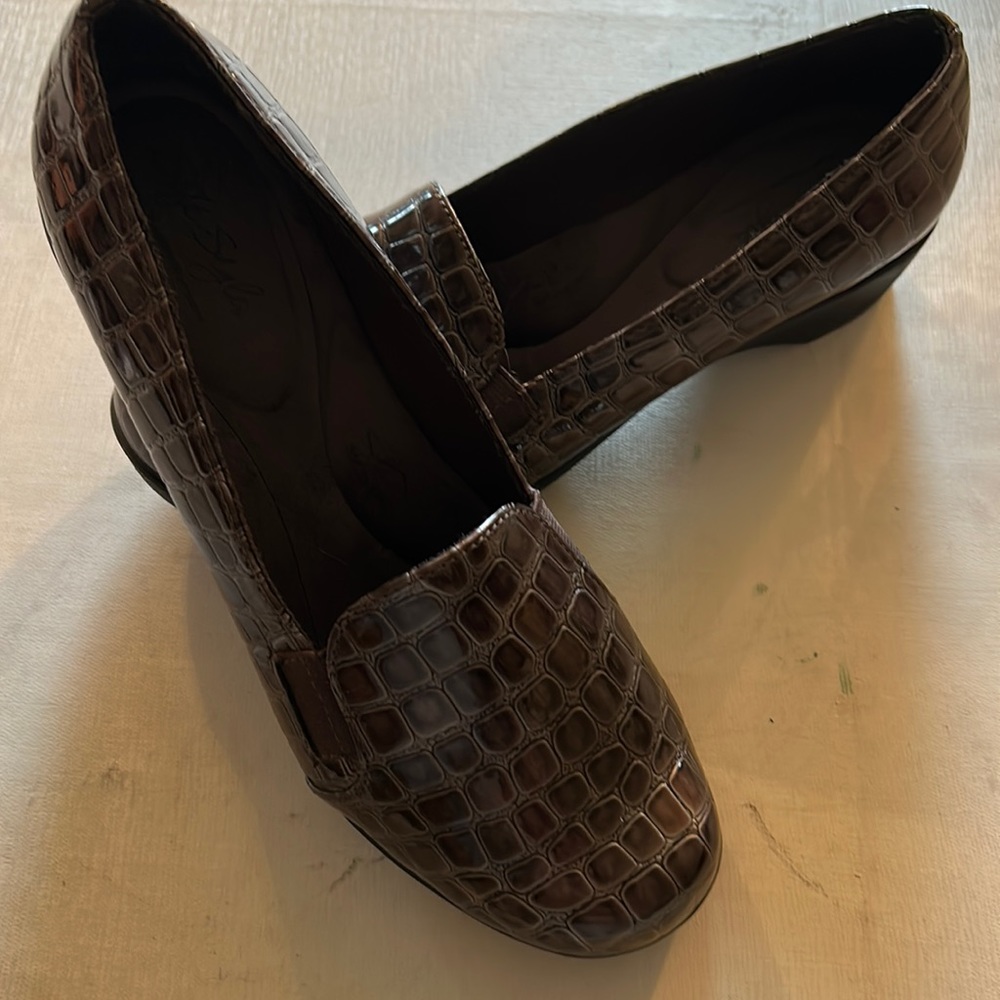 Worn once, Soft Style animal print shoes.
